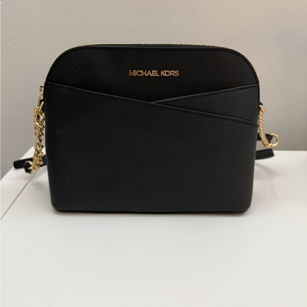 Michael Kors Jet Set Travel Medium Dome Crossbody Bag. NWOT